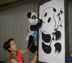 6木偶作画《熊猫咪咪》